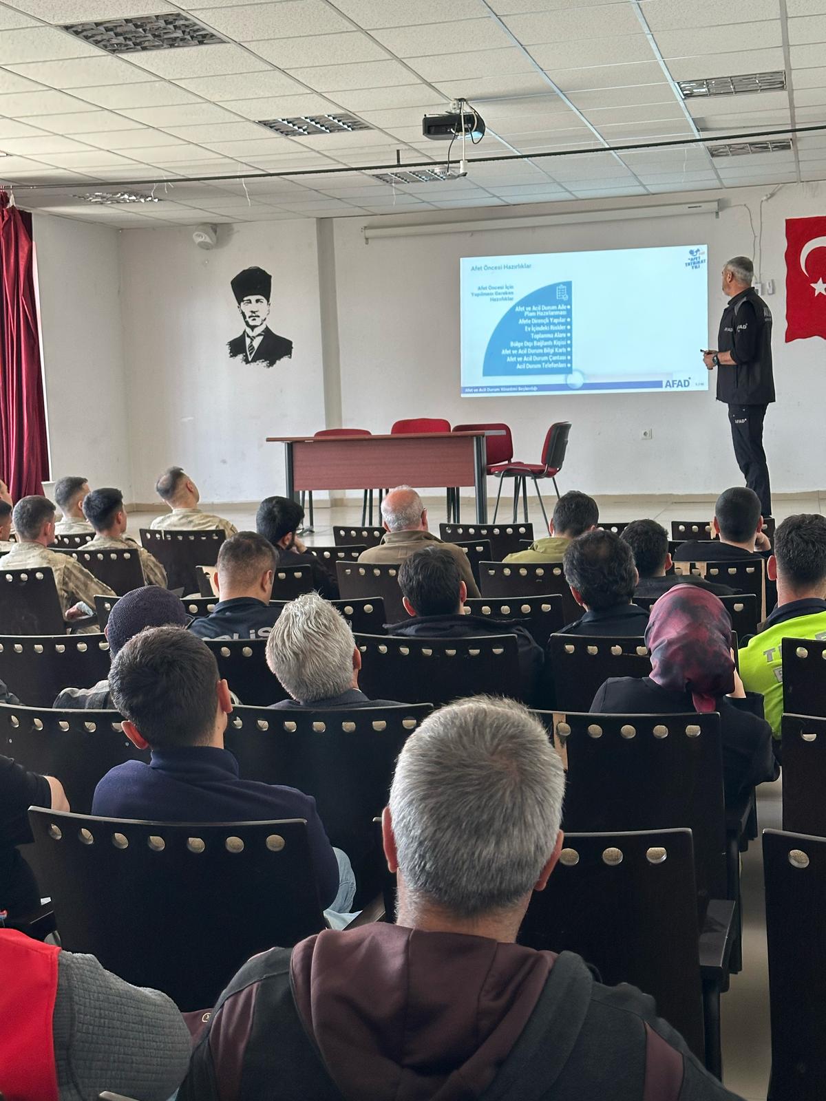 Adaklı’da Kamu Personeline Afet Farkındalık Eğitimi Verildi